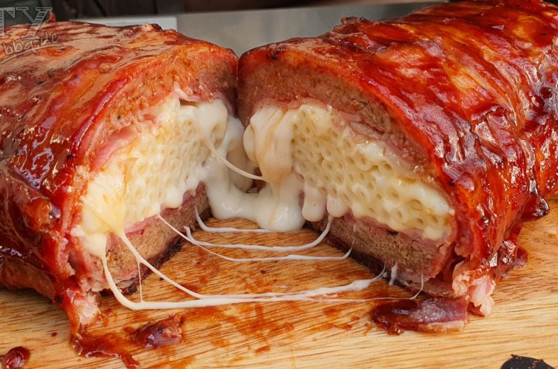 Mac and Cheese Bacon Bomb